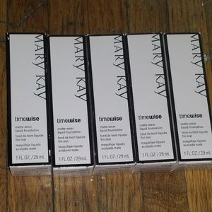 Timewise Matte-Wear Liquid Foundation